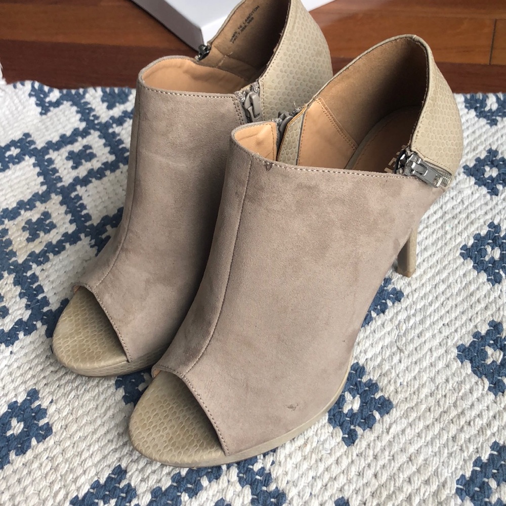 Heels - Picture 2 of 4